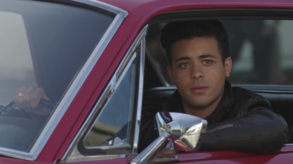 Tony Padilla (Christian Navarro) dans sa voiture